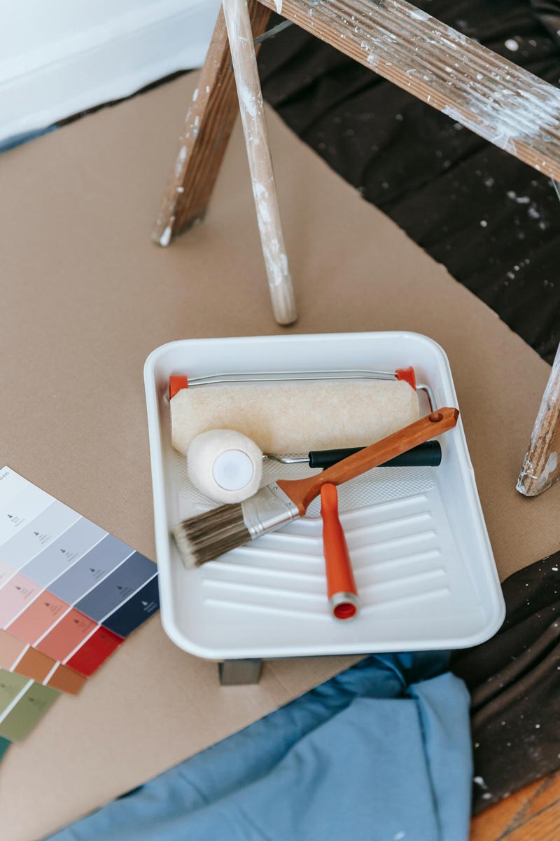 Mise en scène d'un espace de travail de peintre de batiment